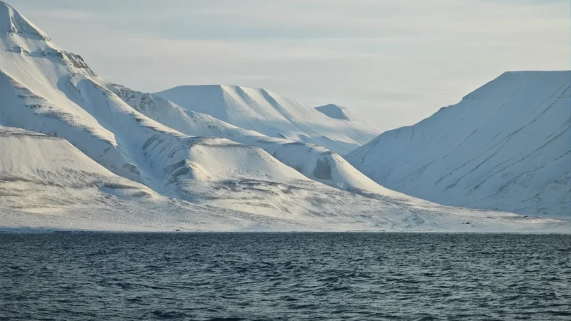 Colorful – Svalbard – Red