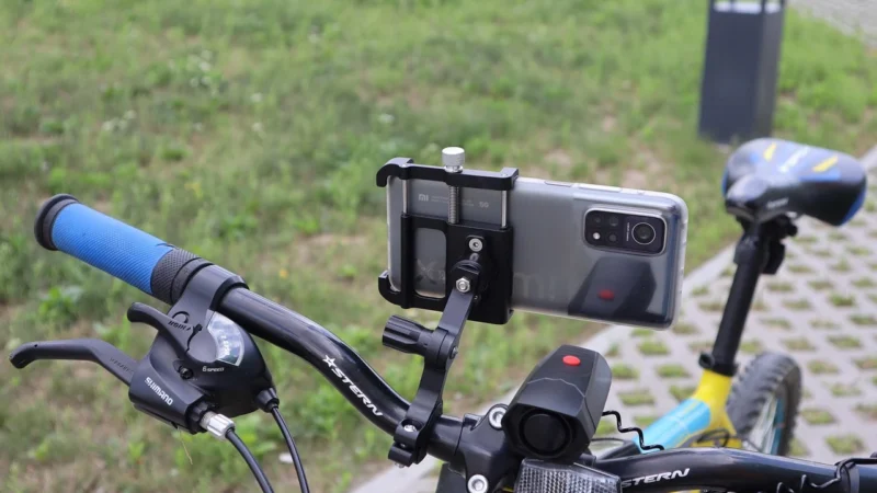 Kemer Silikonowy portfel na telefon ze stojakiem Stue