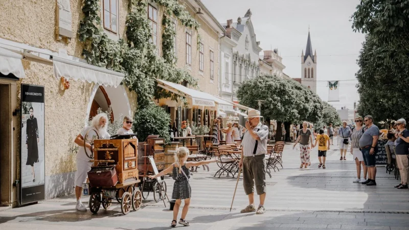 Mała torebka listonoszka skórzana – Granatowa jasna – Granatowy jasny