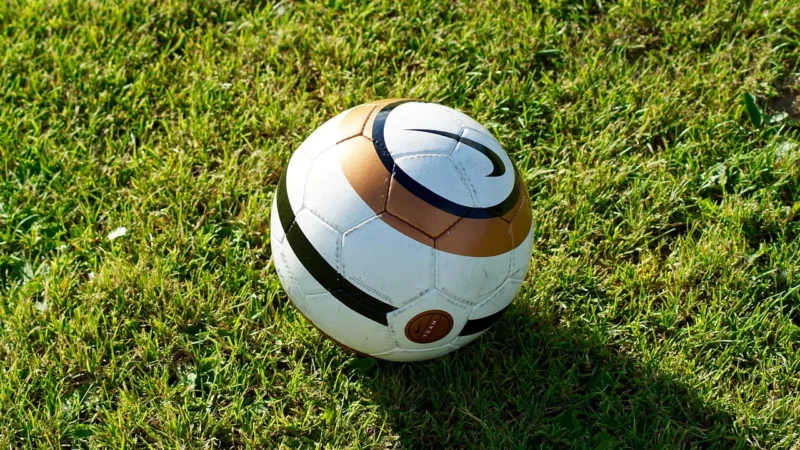 Nike Piłka Pitch Training Sc3893 803 Pomarańczowa R 3