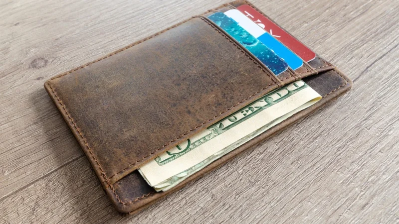 Portfel męski z naturalnej skóry licowej, etui z okienkiem na zdjęcie