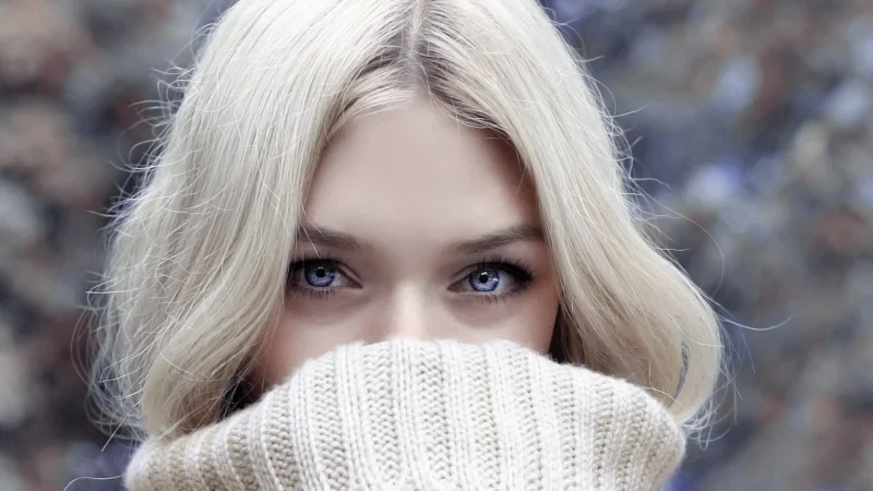 Twinset Sweter w kolorze niebieskim